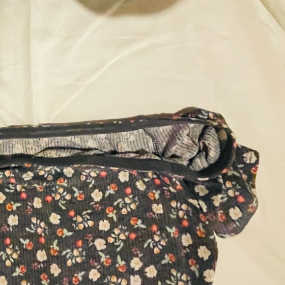 Cropped off the shoulder floral top - Picture 2 of 2